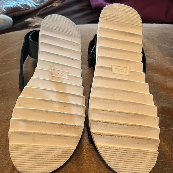 Toms Black Strappy Sandals for Everyday Comfort - Picture 5 of 5
